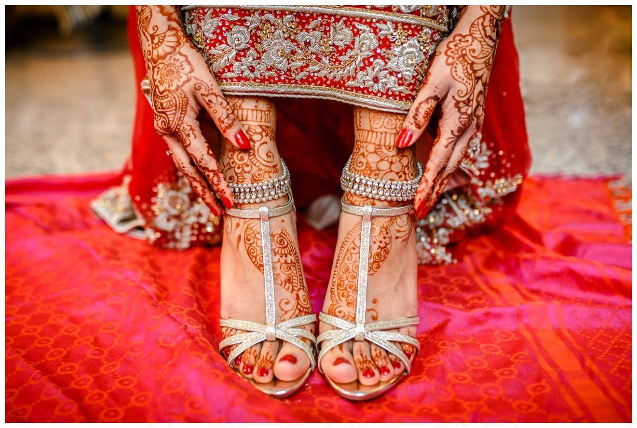 Hennamalerei Füße indische Hochezit