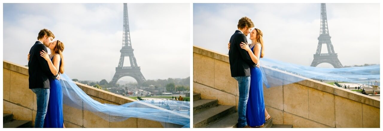 Engagementshooting in Paris, das verlobte Paar küsst sich vor dem Eiffelturm.