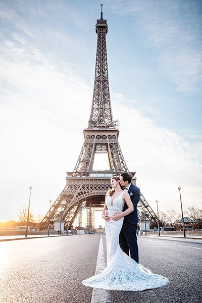 After Wedding Shooting mit Brautpaar vor dem Eiffelturm in Paris