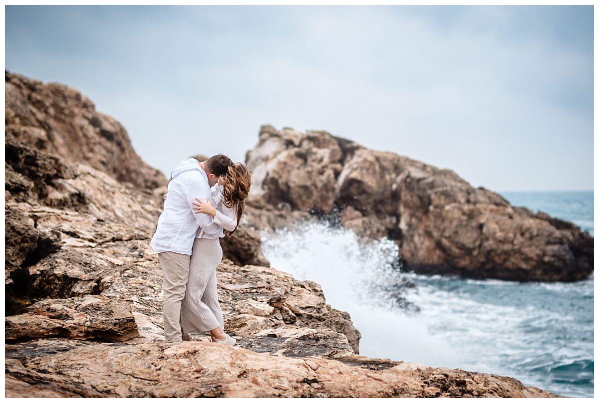 Paarfotos auf Ibiza. Engagement Shooting in Spanien mit dem Hochzeitsfotografen.