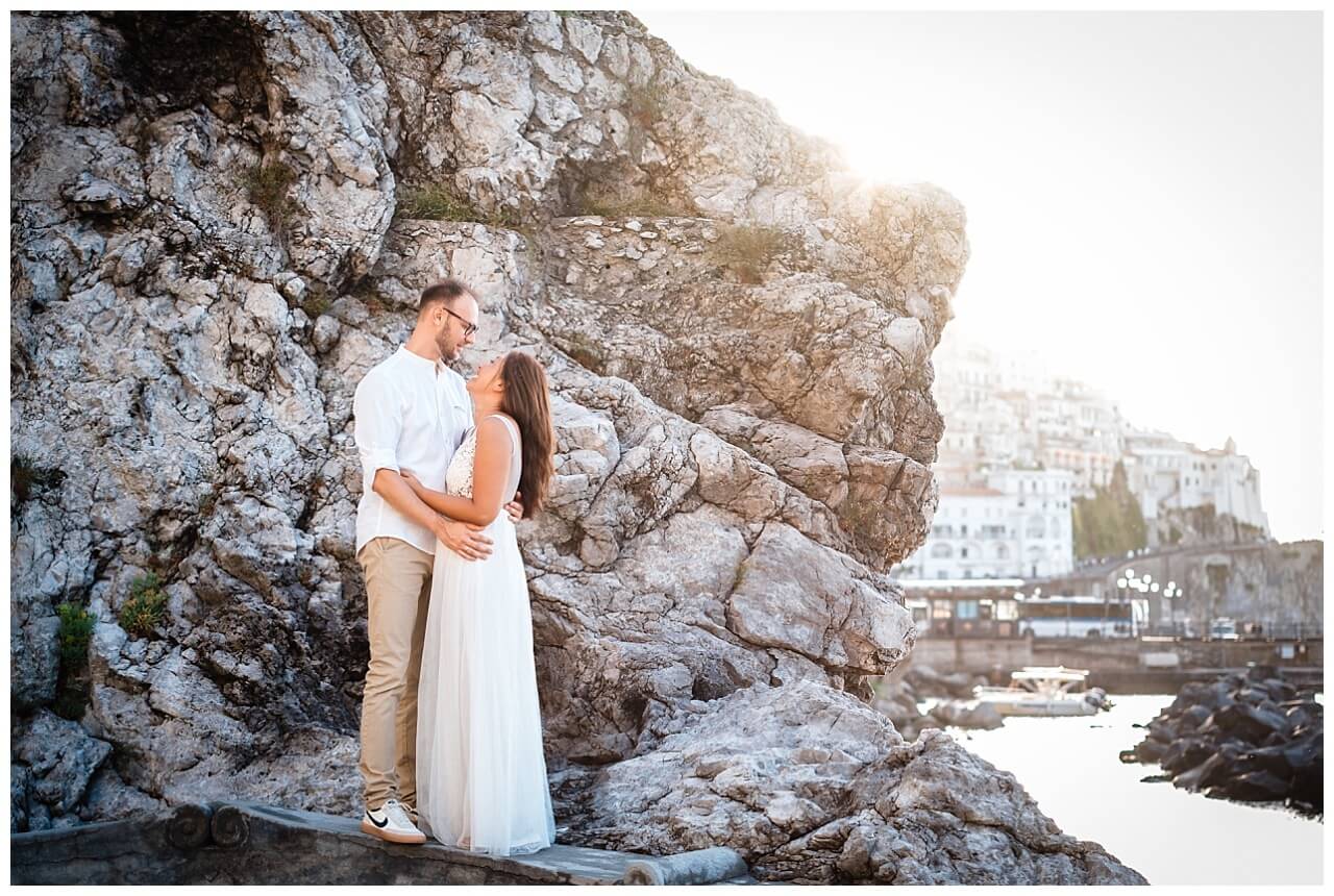 Hochzeitsfotos in Amalfi. After Wedding Shooting an der Amalfiküste mit Bildern im Sonnenaufgang am Strand.